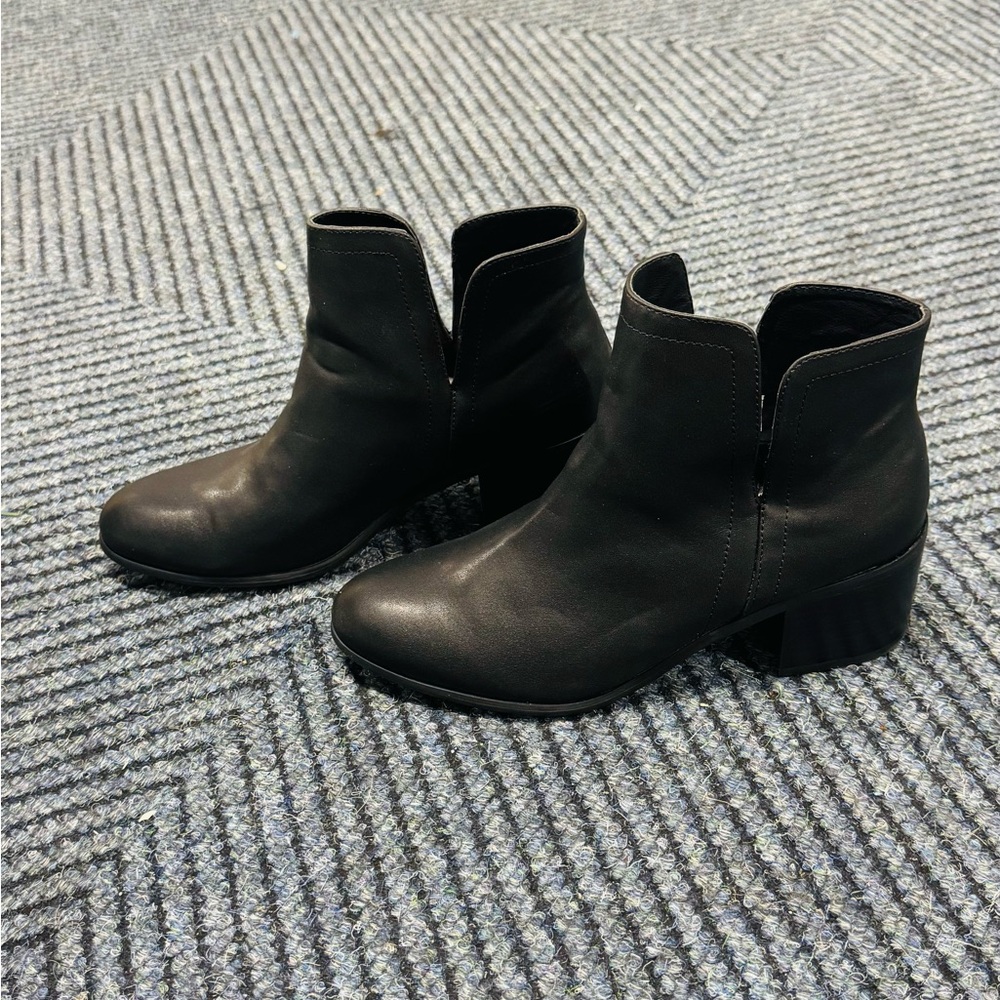 Urban Outfitters Black Ankle Booties. Brand New